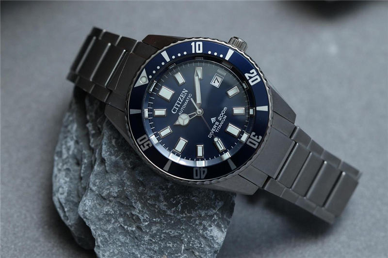 泰格豪雅TAG Heuer卡雷拉运动计时码表160年