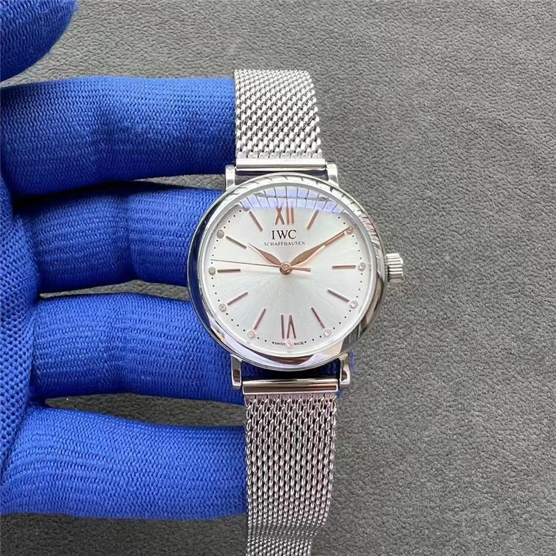 IWC万国品牌柏桃菲诺系列女款34款mm手表（白涛菲诺晴天蓝，也是谷爱玲的同款手表）