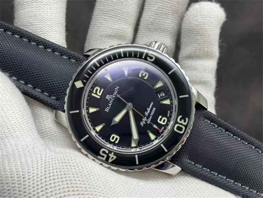 宝珀50噚系列潜水表的不同表带，NATO表带配件迷彩风格超抢眼！