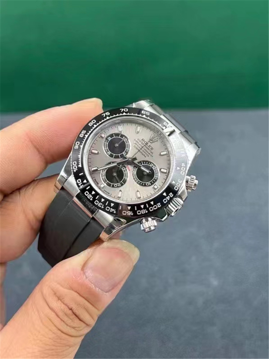 复刻版手表值两三千元吗？这个价格贵吗？