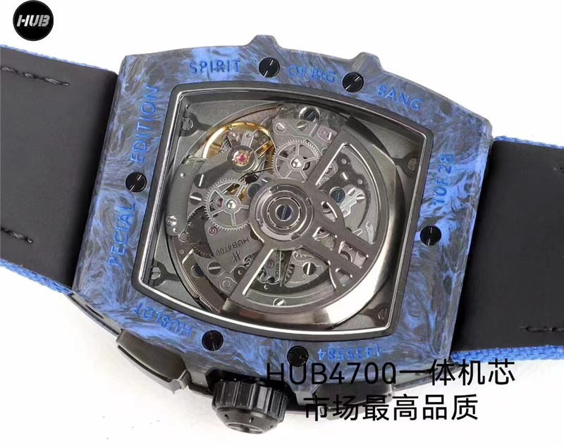 HUB4700一体机芯(无甲板)是宇舶复刻表(恒宝)市场最高版本BigBang系列碳纤维手表(三种颜色)限量出现；